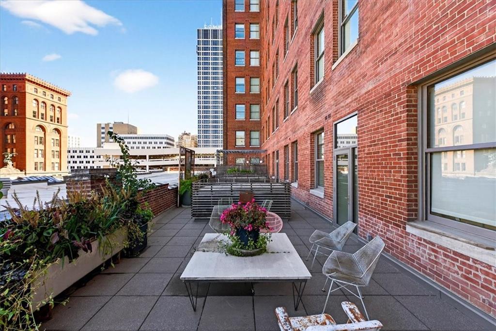 912 Baltimore Avenue Unit: 401/402