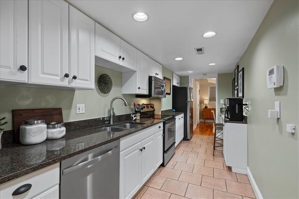 5129 Wyandotte Street Unit: 1