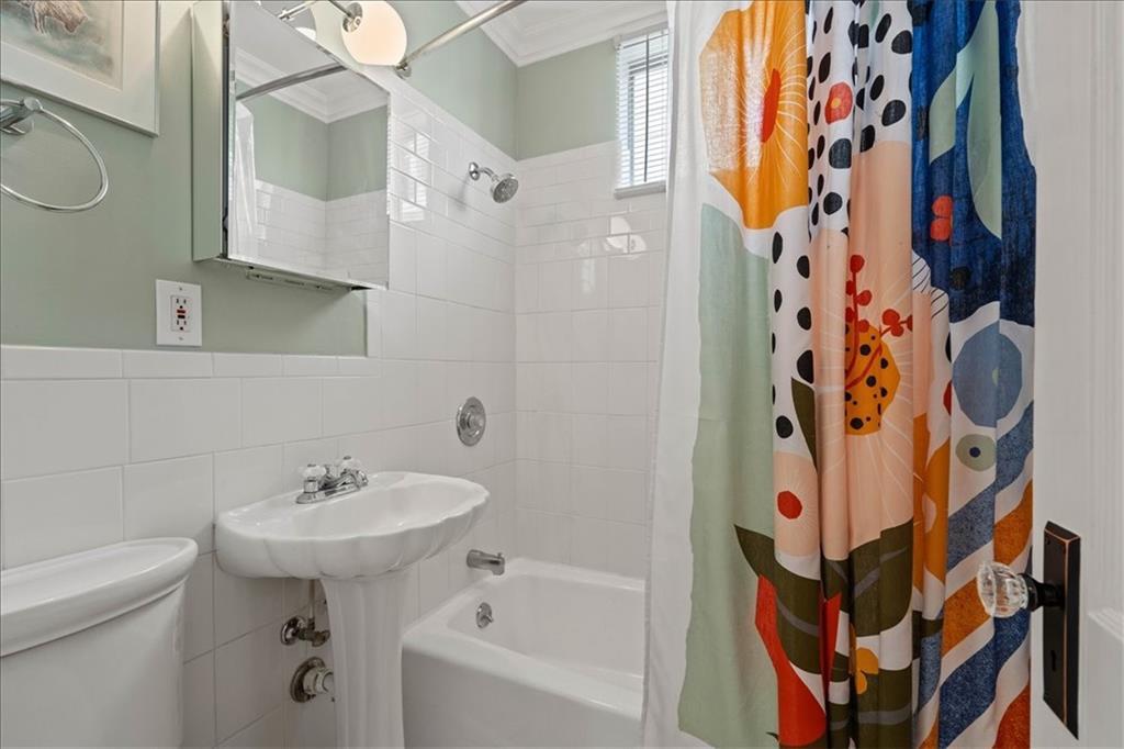 5129 Wyandotte Street Unit: 1