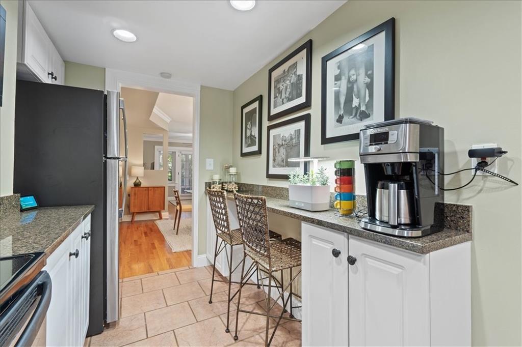 5129 Wyandotte Street Unit: 1