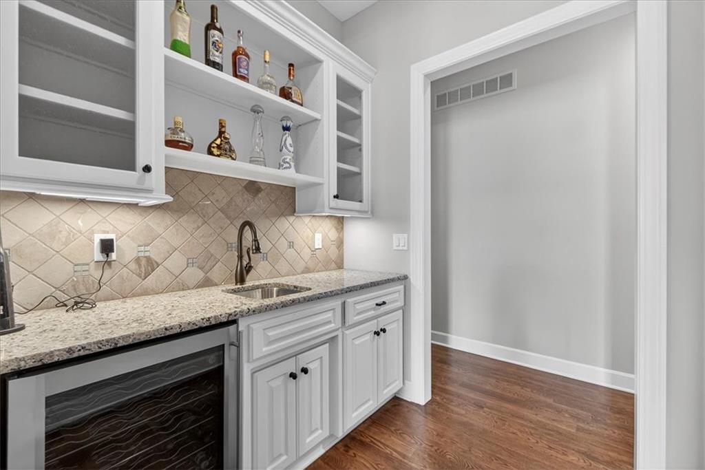 5112 W 142nd Terrace