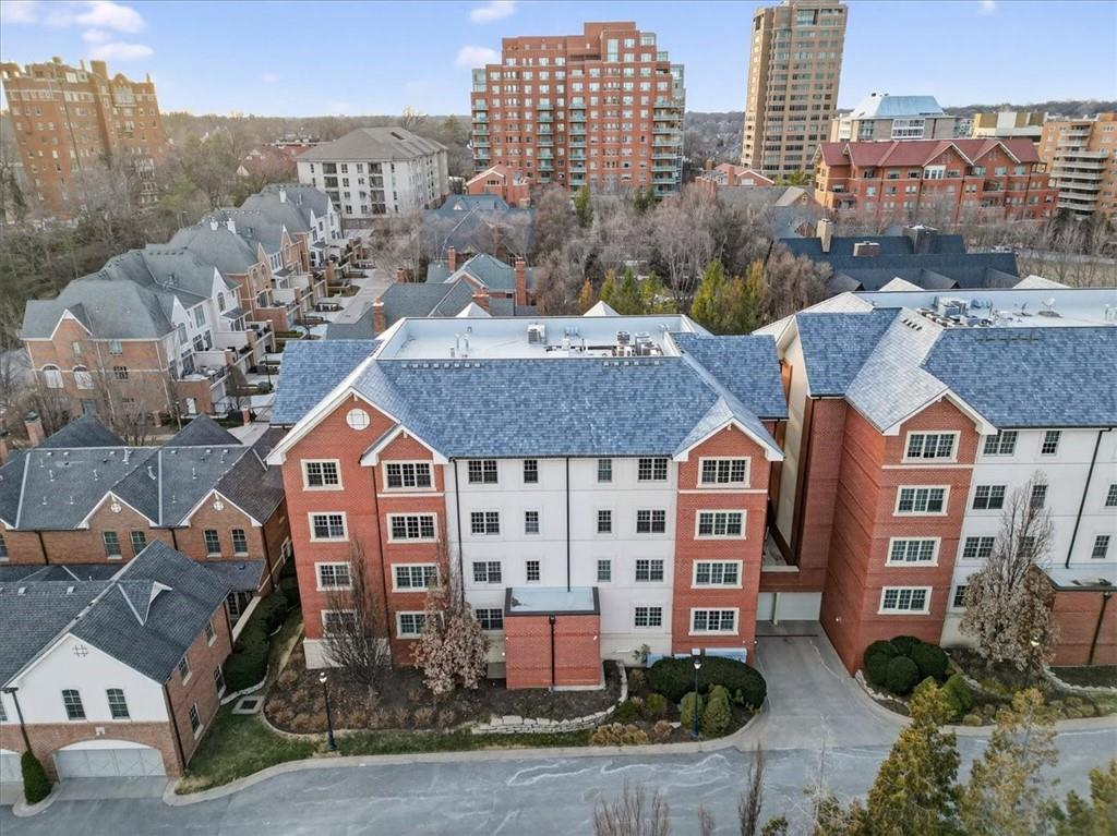 4937 WYANDOTTE Street Unit: 400