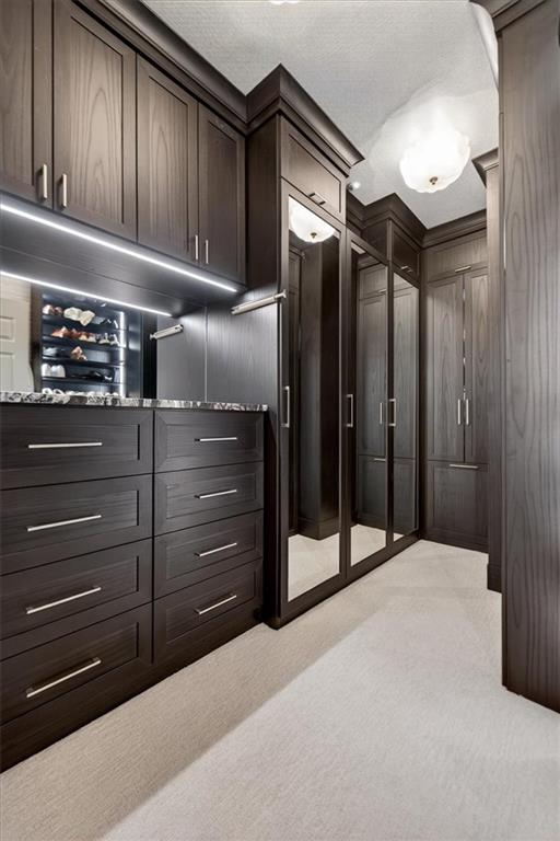 4937 WYANDOTTE Street Unit: 400