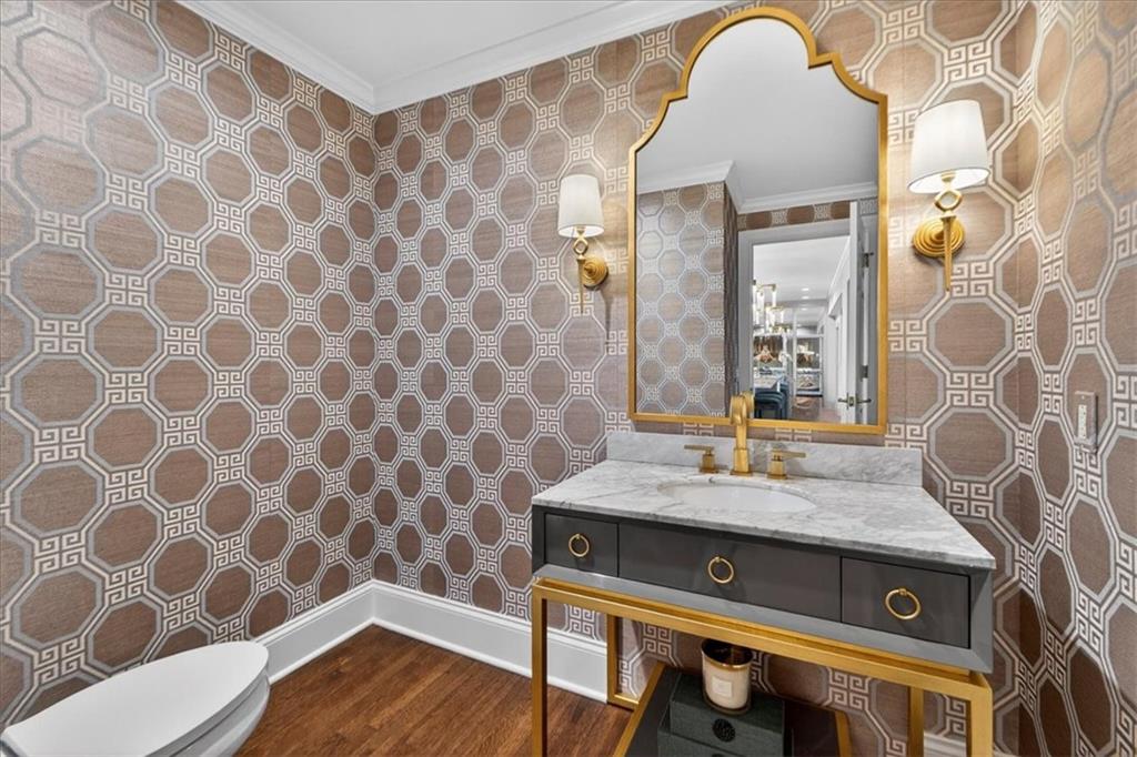 4937 WYANDOTTE Street Unit: 400