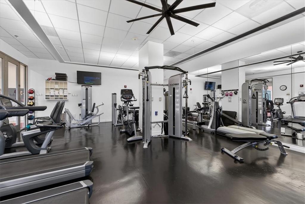 4937 WYANDOTTE Street Unit: 400