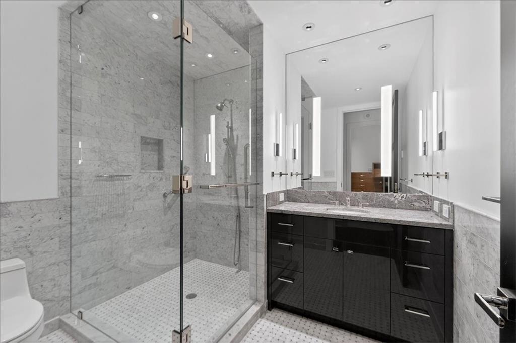 4950 CENTRAL Street Unit: 405