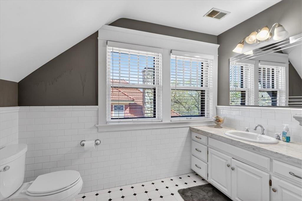 3666 Belleview Avenue