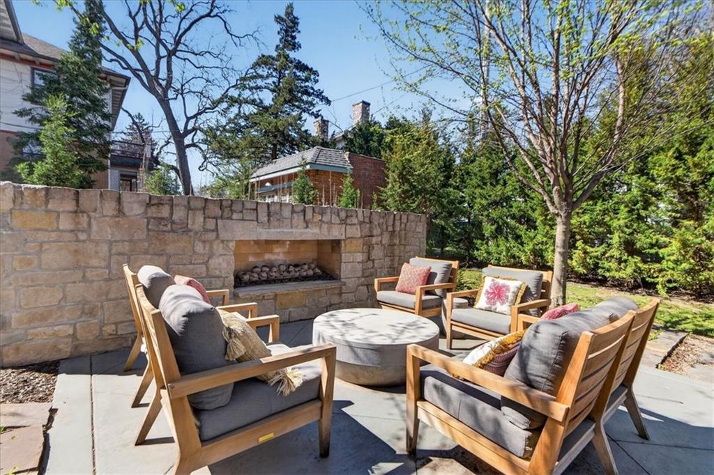 3666 Belleview Avenue