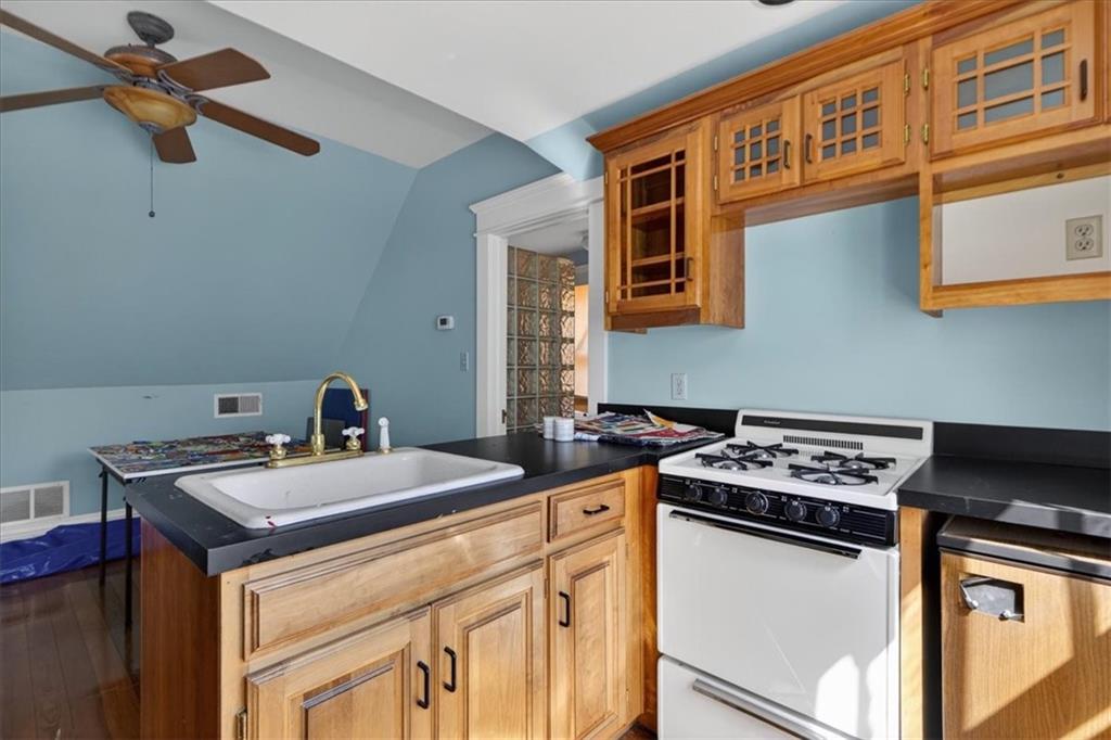 3666 Belleview Avenue