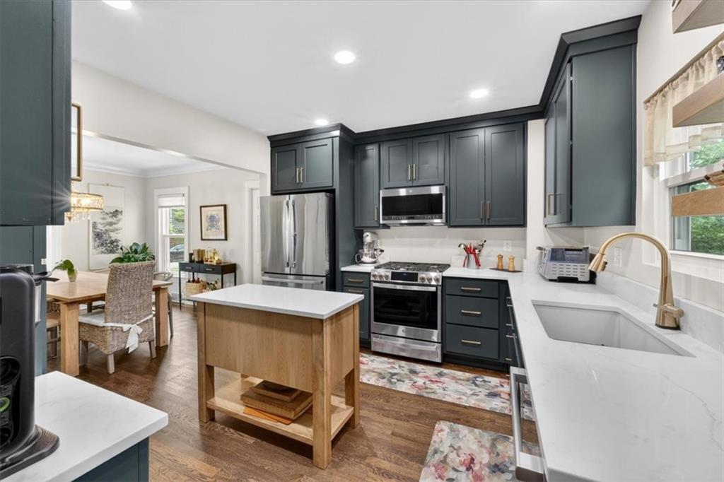 422 E 55th Street