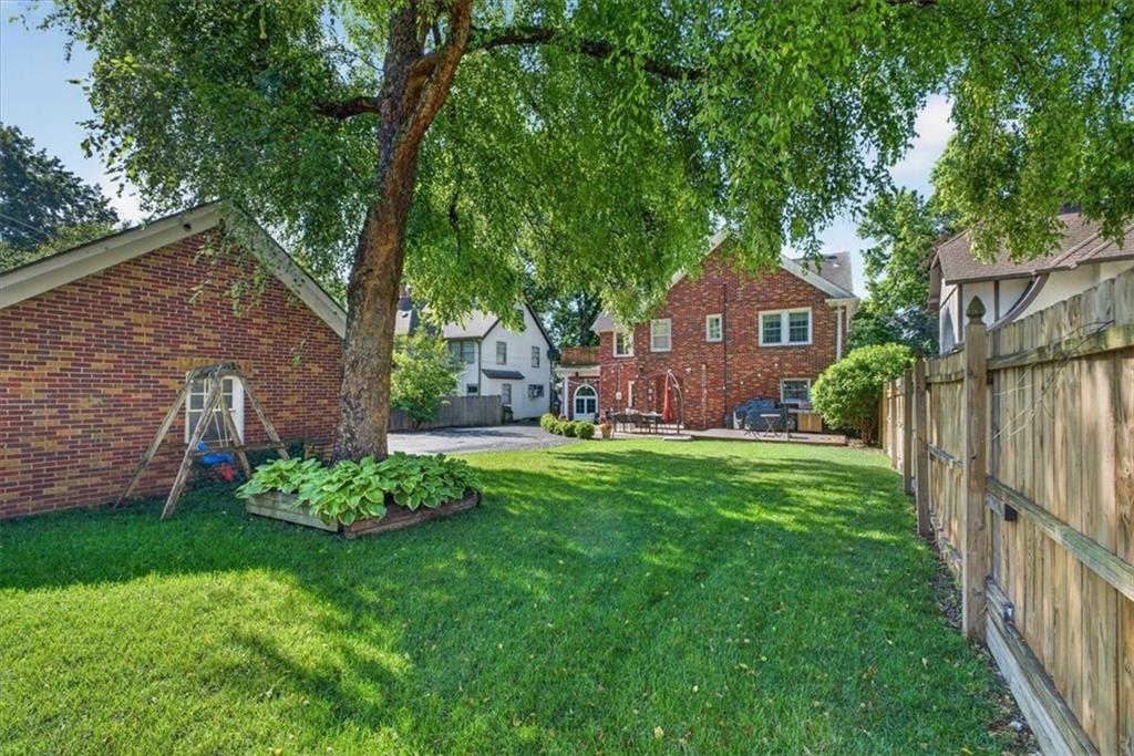 414 W 68th Terrace