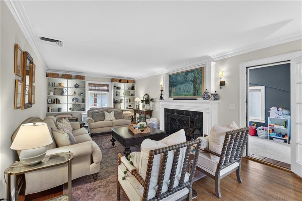 414 W 68th Terrace