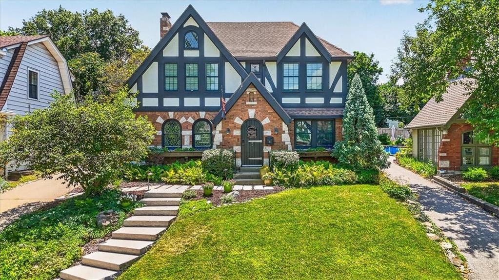 31 W Winthrope Road