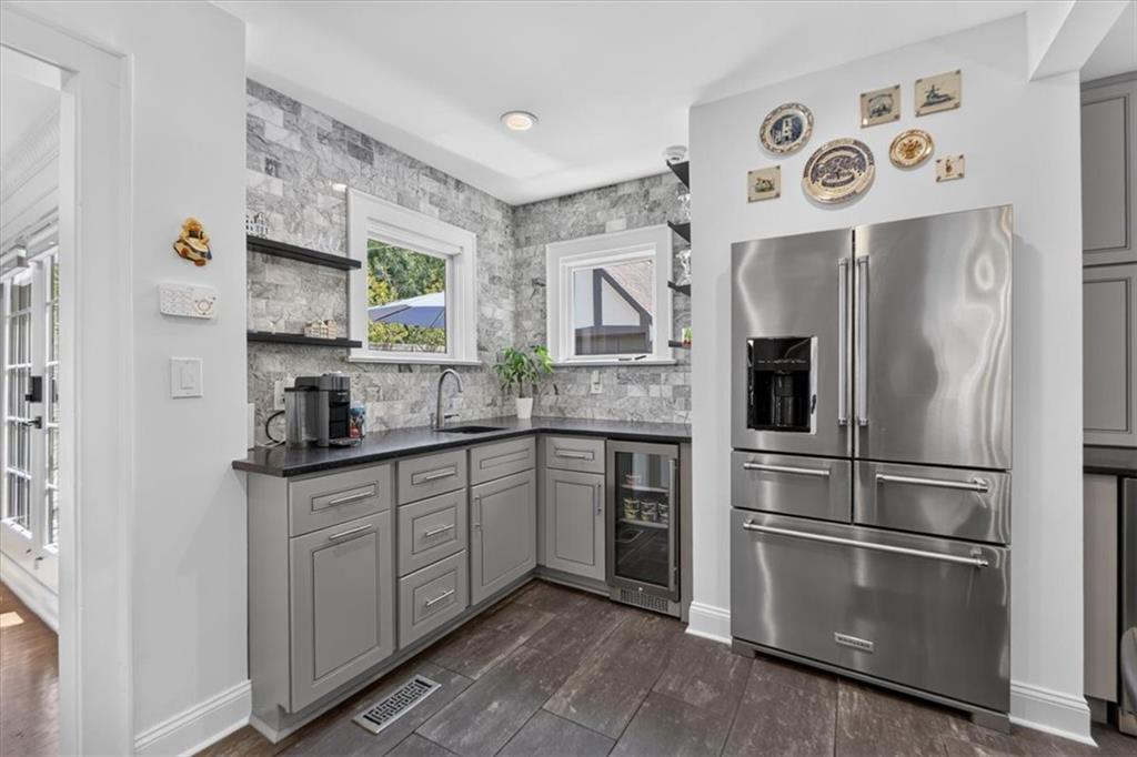 31 W Winthrope Road