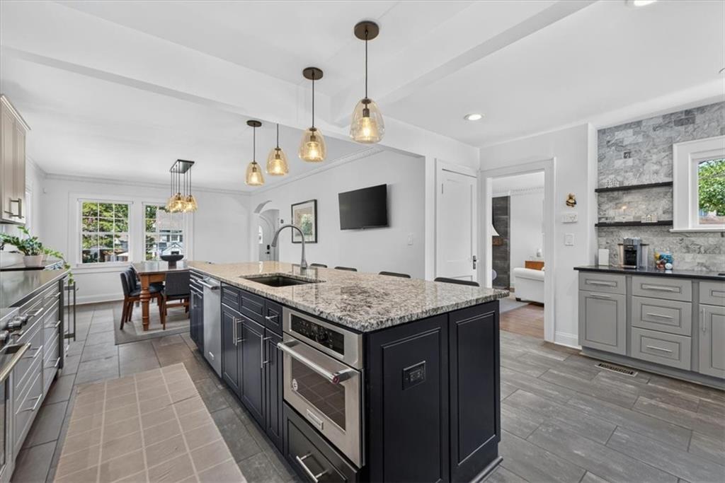 31 W Winthrope Road