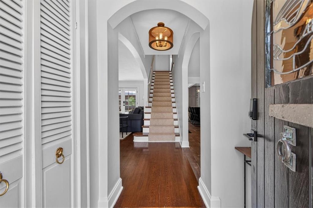 31 W Winthrope Road