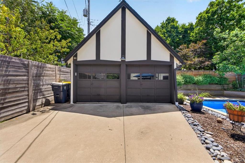 31 W Winthrope Road
