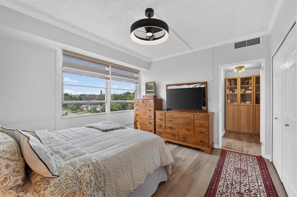 333 W Meyer Boulevard Unit: 714