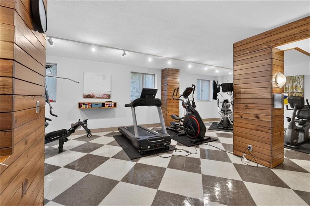 333 W Meyer Boulevard Unit: 714