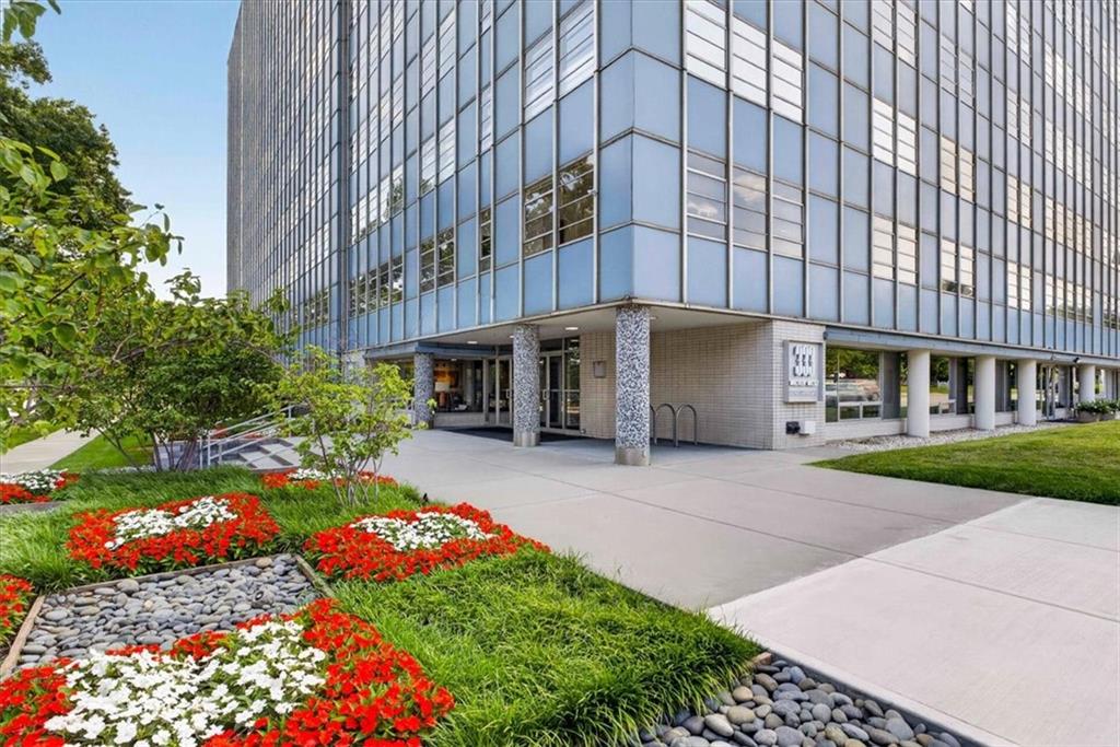 333 W Meyer Boulevard Unit: 714