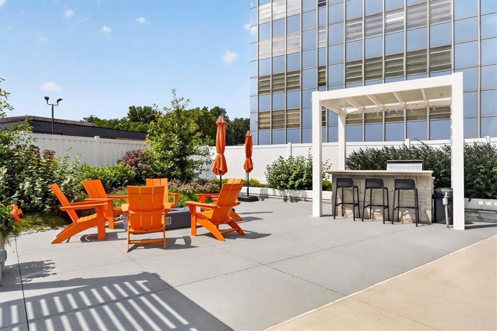 333 W Meyer Boulevard Unit: 714