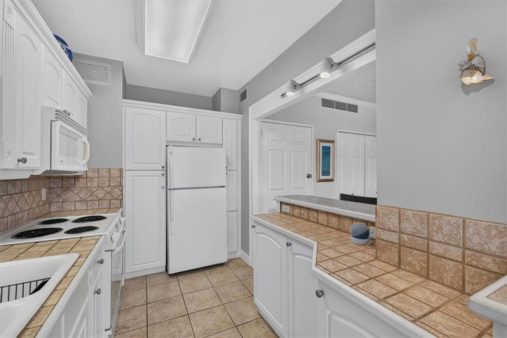 333 W Meyer Boulevard Unit: 714