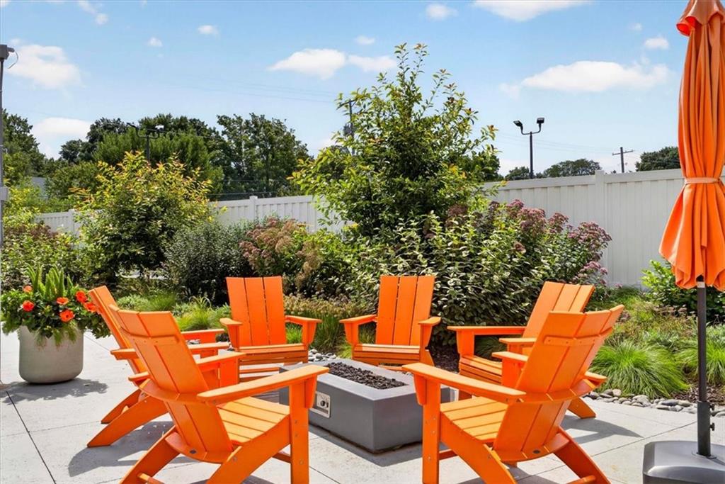 333 W Meyer Boulevard Unit: 714