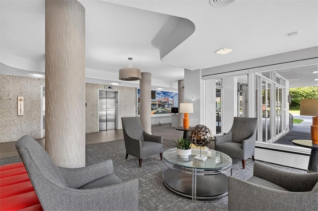 333 W Meyer Boulevard Unit: 714