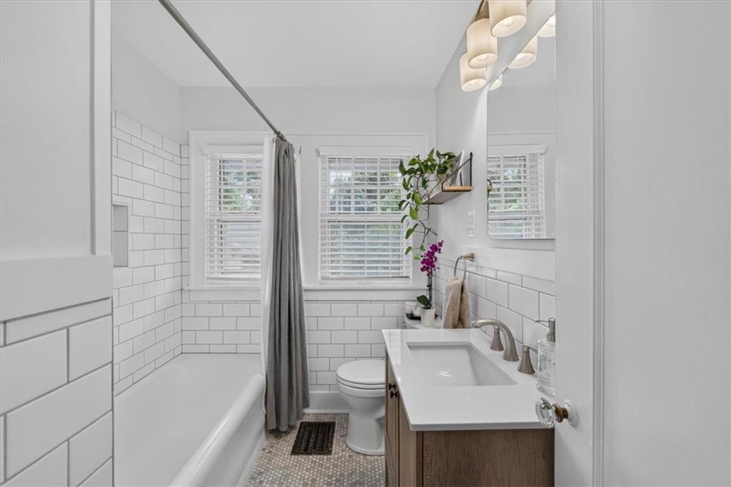 820 W 72nd Street