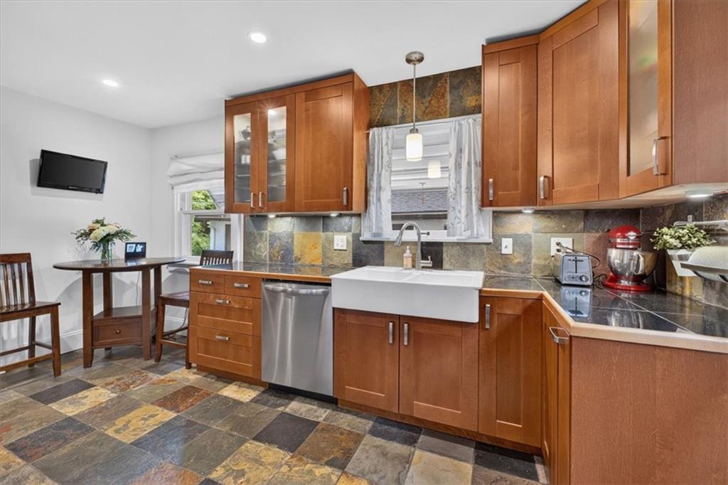 820 W 72nd Street