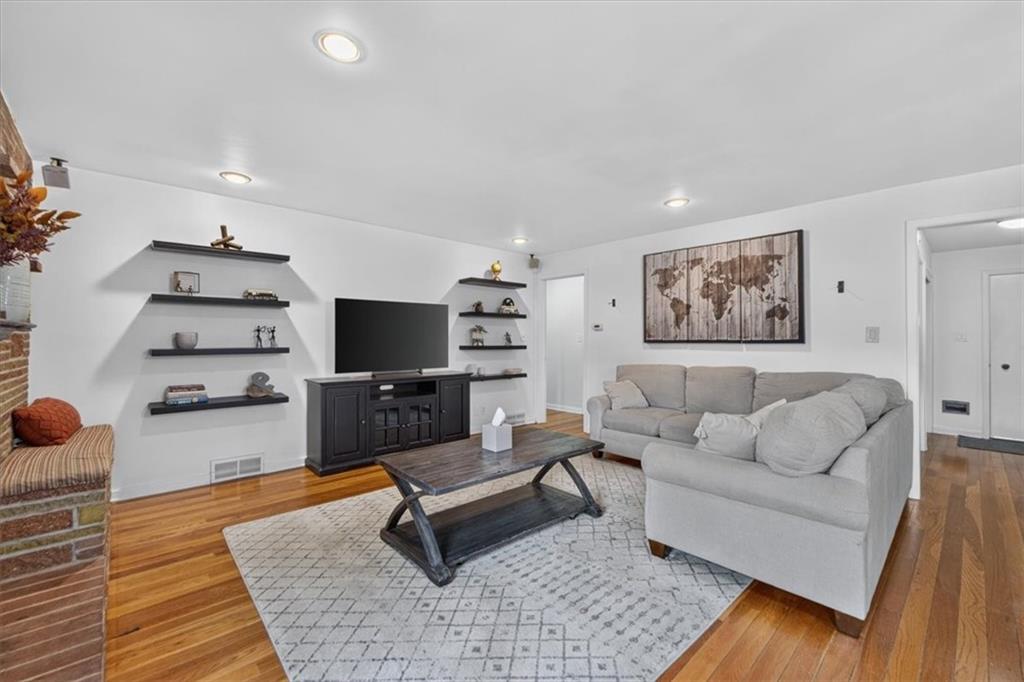 5714 W 77th Terrace