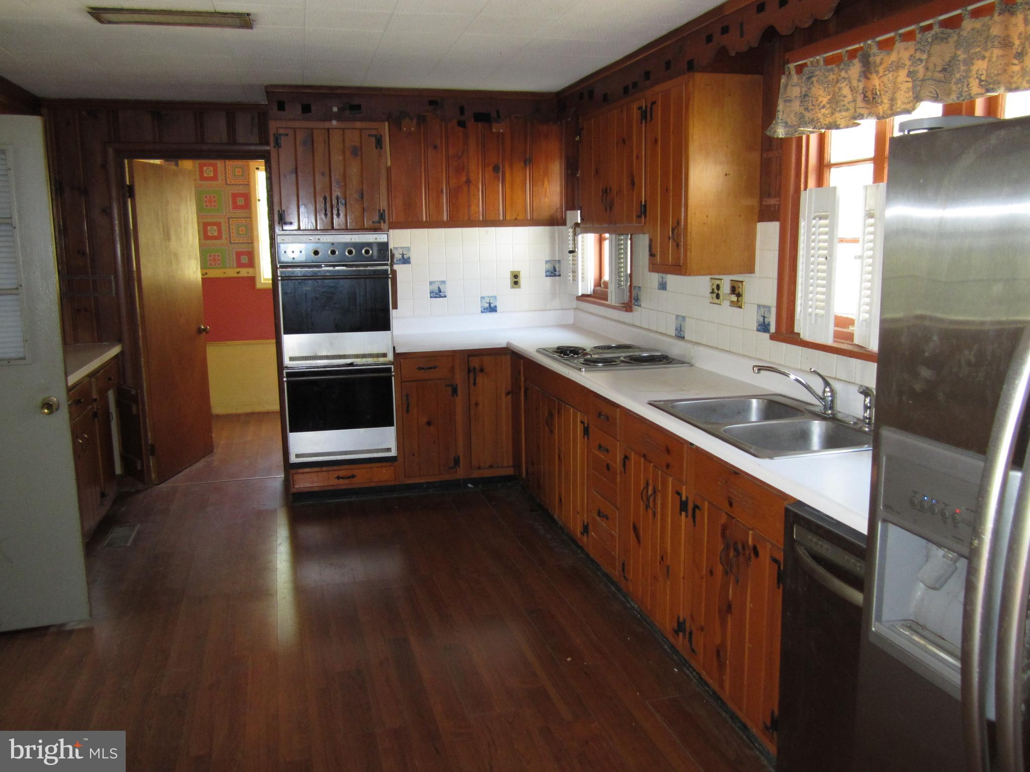 9703 CEDAR LANE