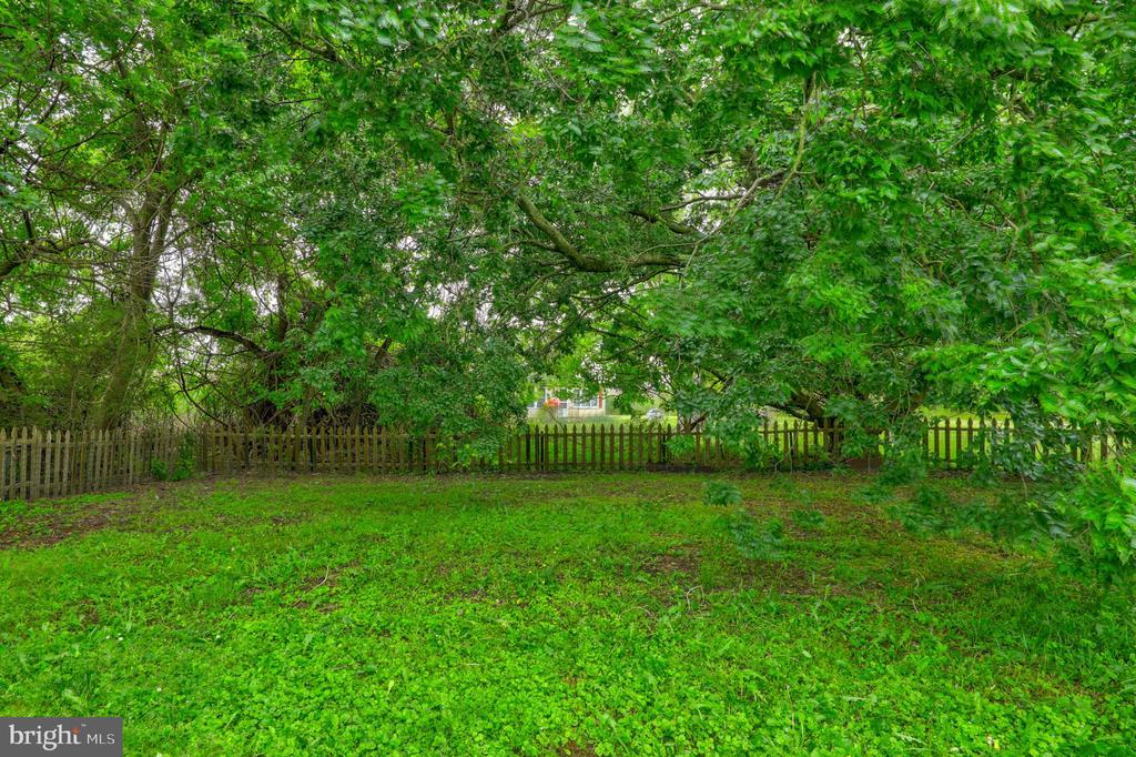 23621 CEMETERY ROAD