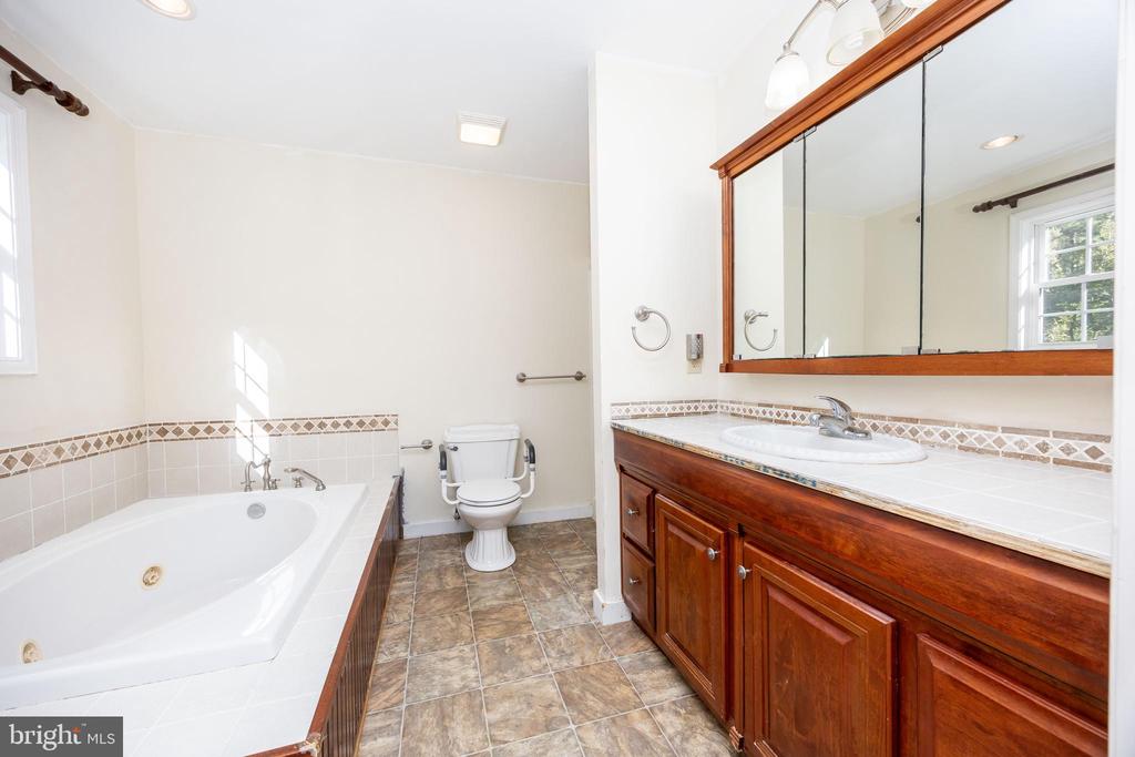 3221 BOONE ROAD