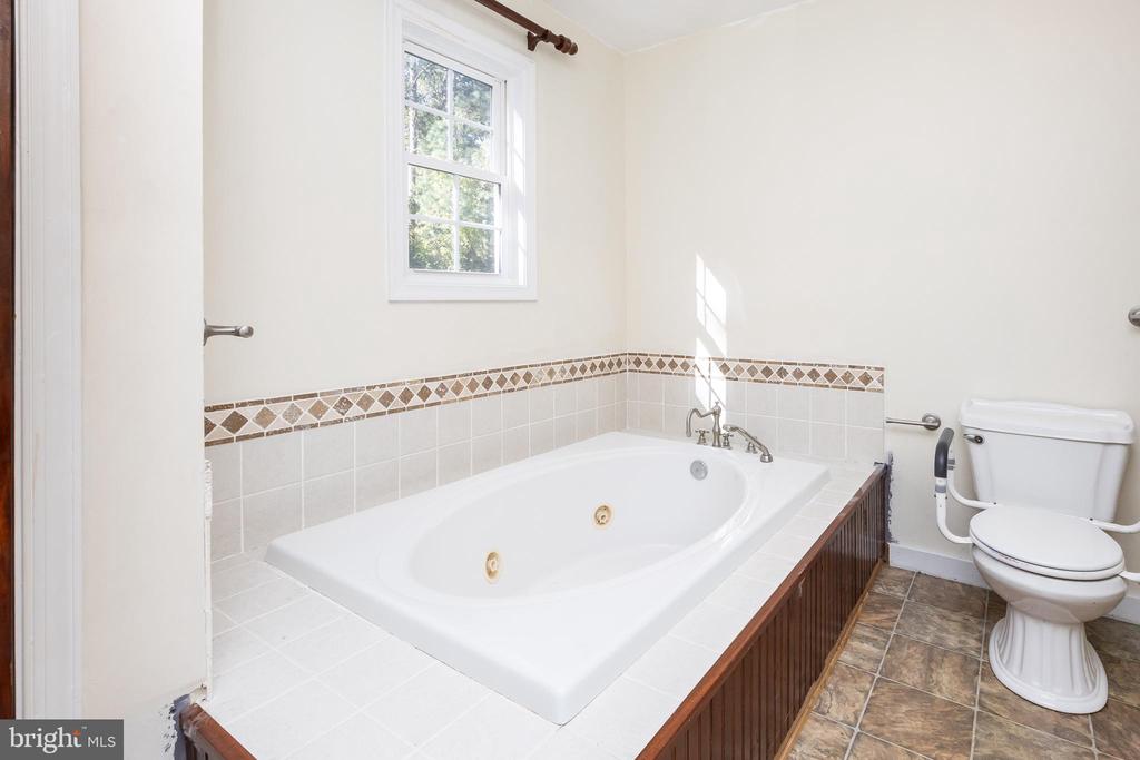 3221 BOONE ROAD