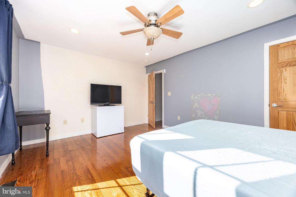 3221 BOONE ROAD