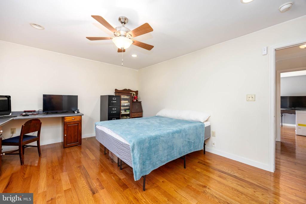 3221 BOONE ROAD
