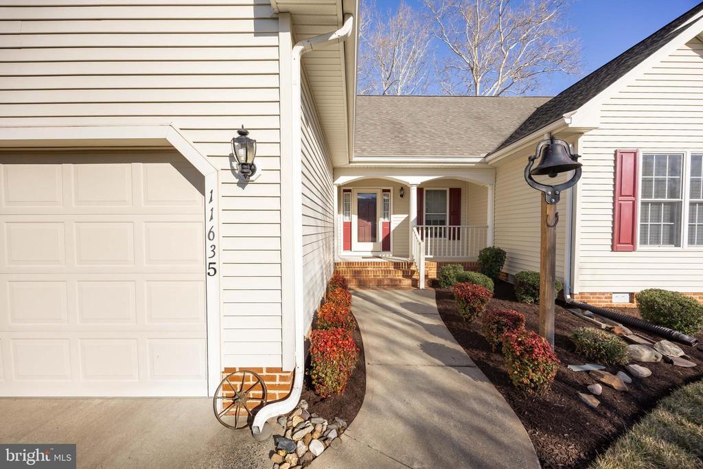 11635 DENNIS DRIVE