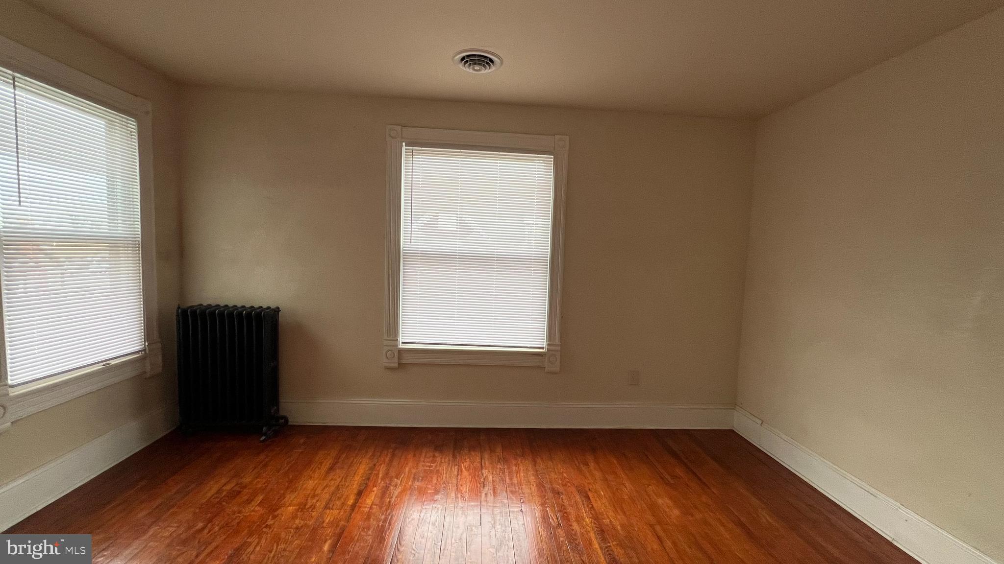 214 E ISABELLA STREET