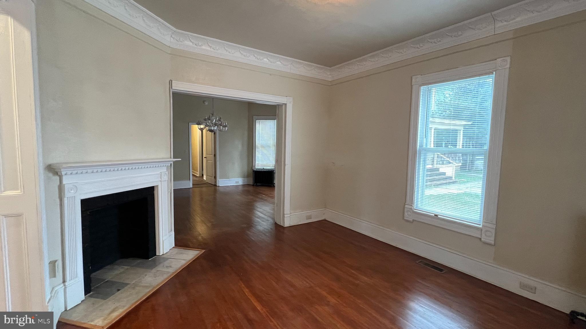 214 E ISABELLA STREET