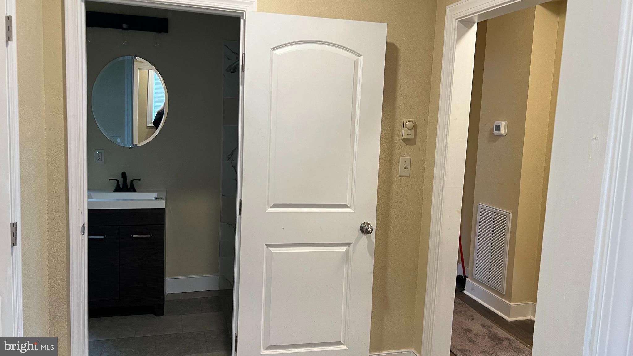 214 E ISABELLA STREET