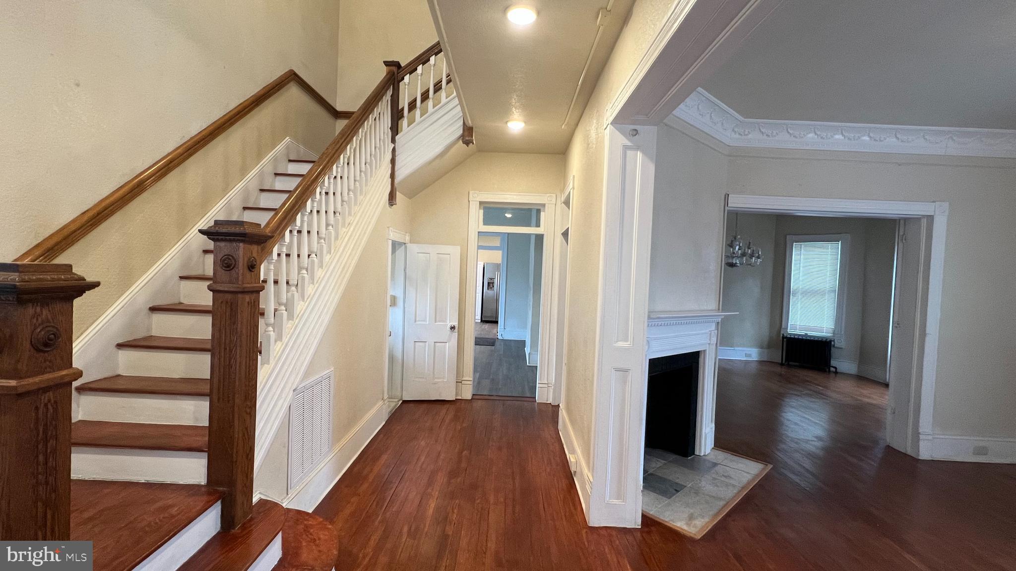 214 E ISABELLA STREET