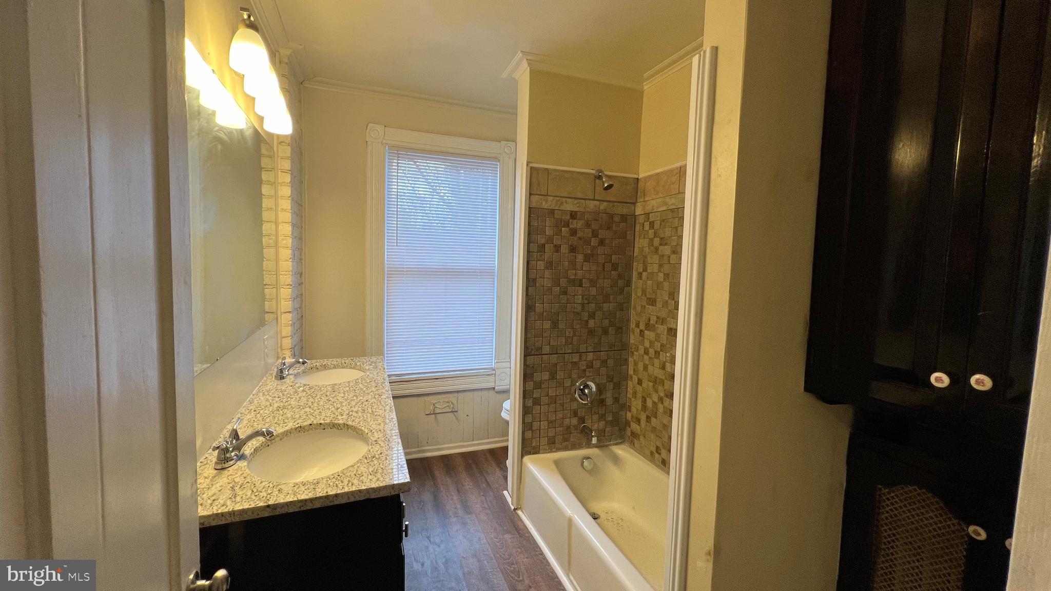 214 E ISABELLA STREET