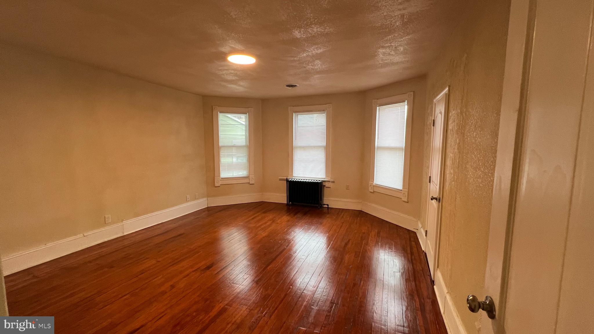 214 E ISABELLA STREET