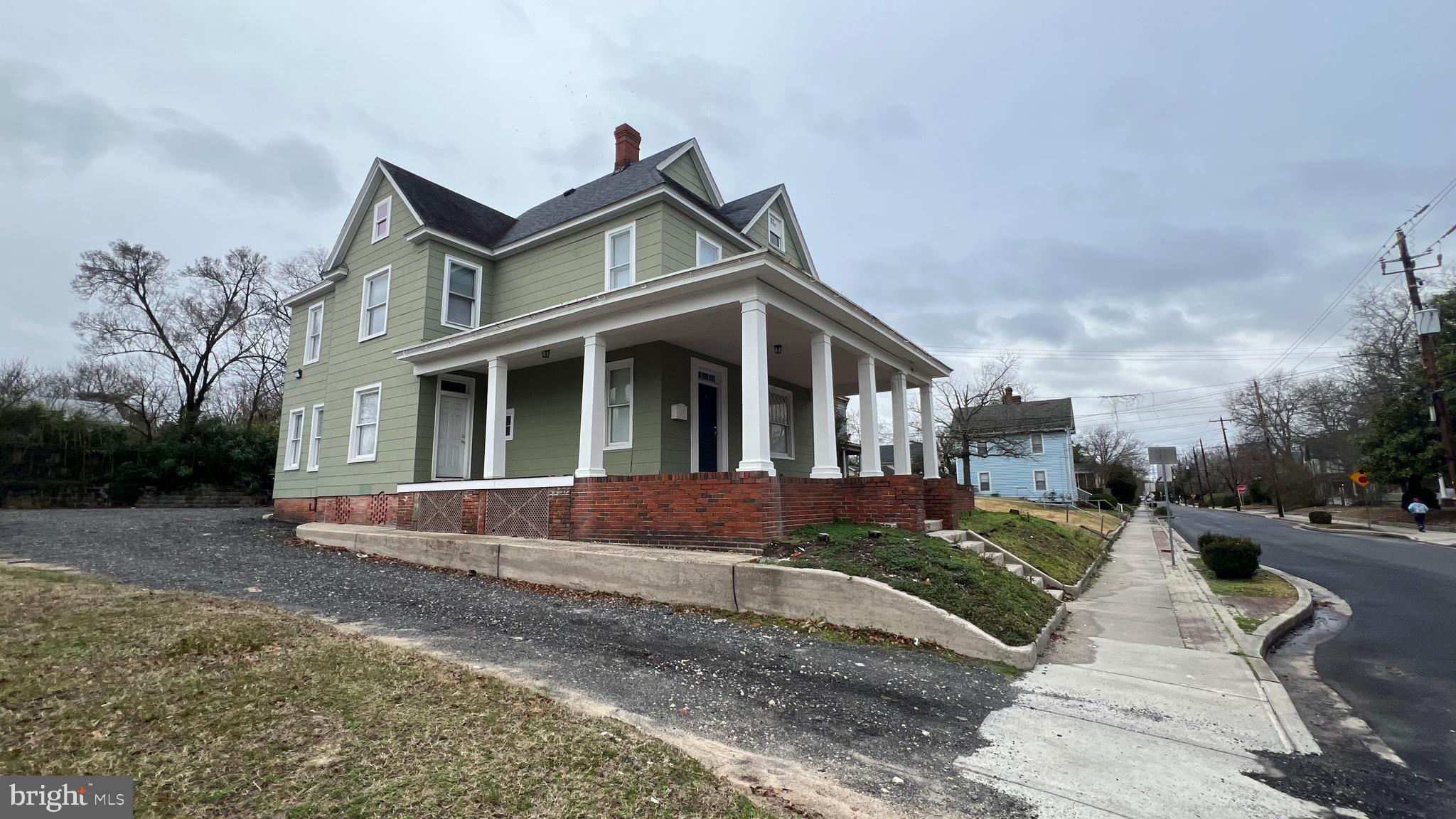 214 E ISABELLA STREET