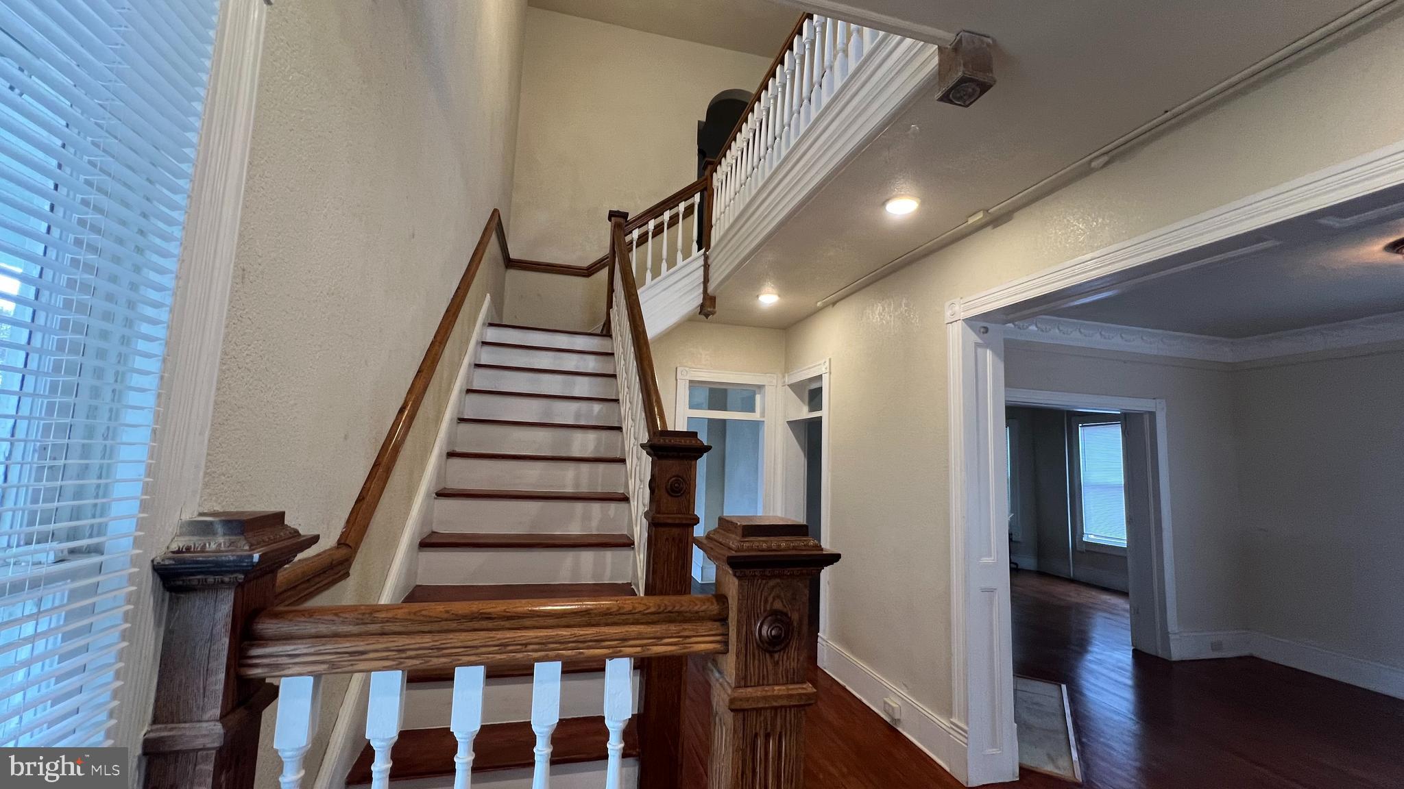 214 E ISABELLA STREET