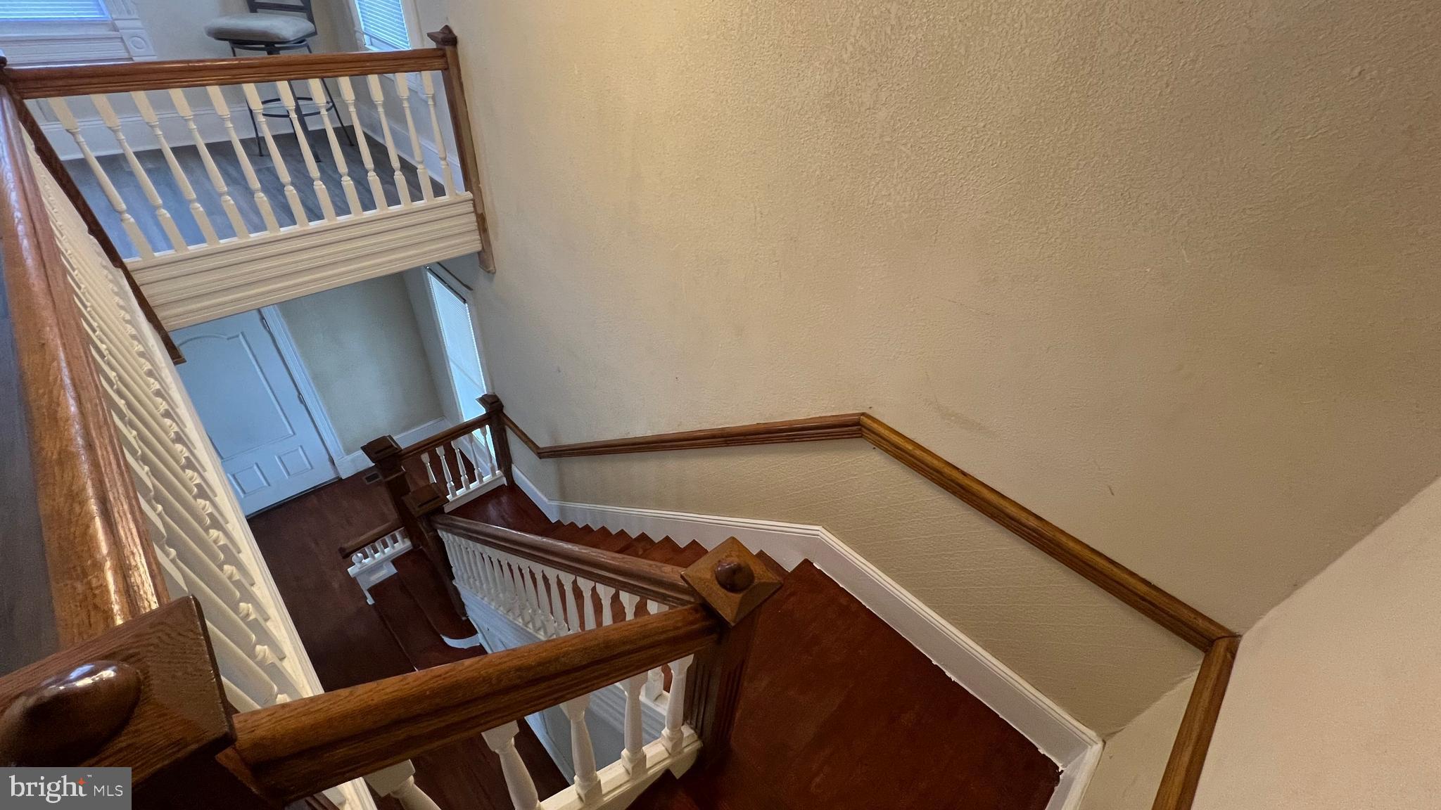 214 E ISABELLA STREET