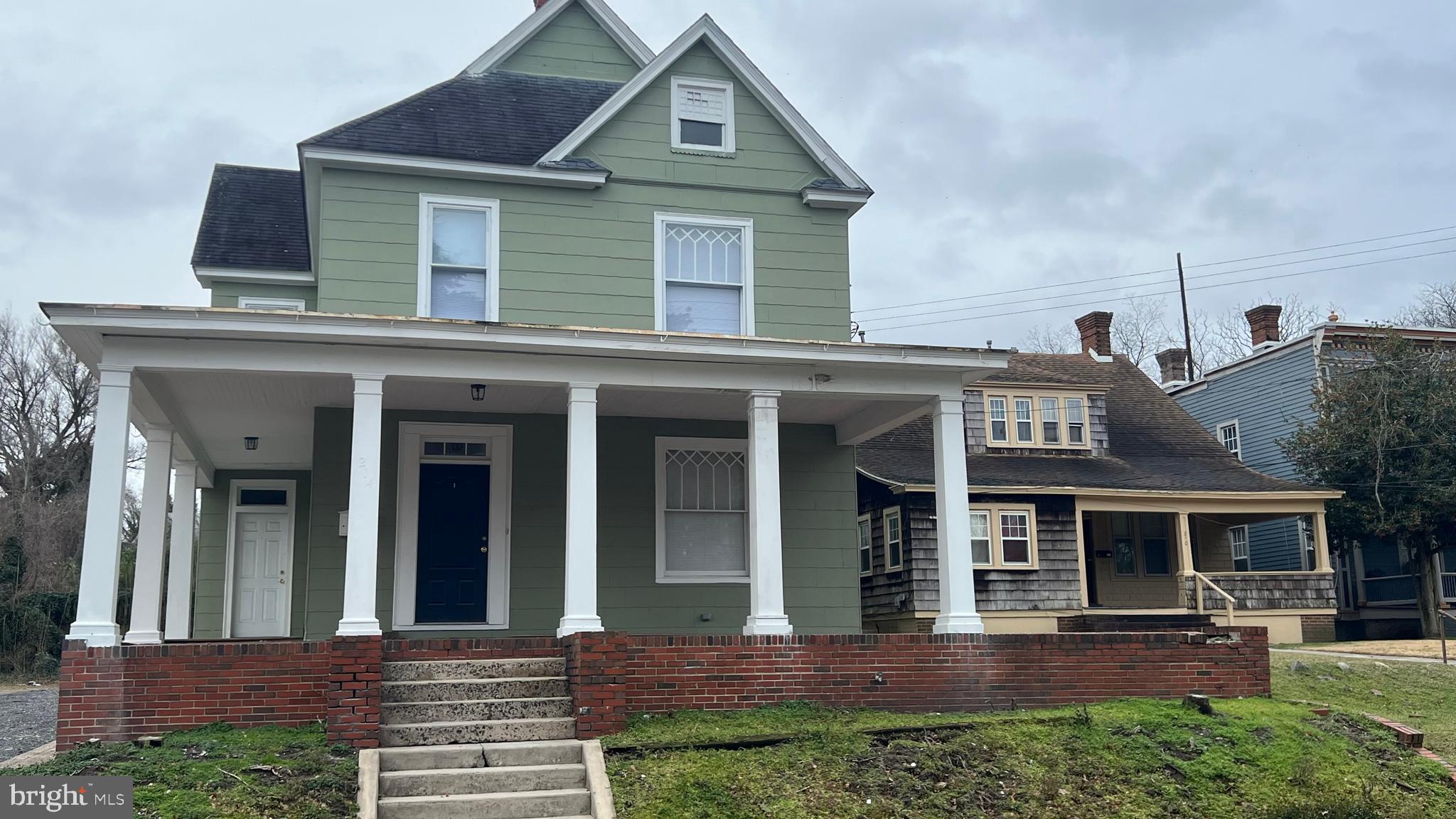 214 E ISABELLA STREET