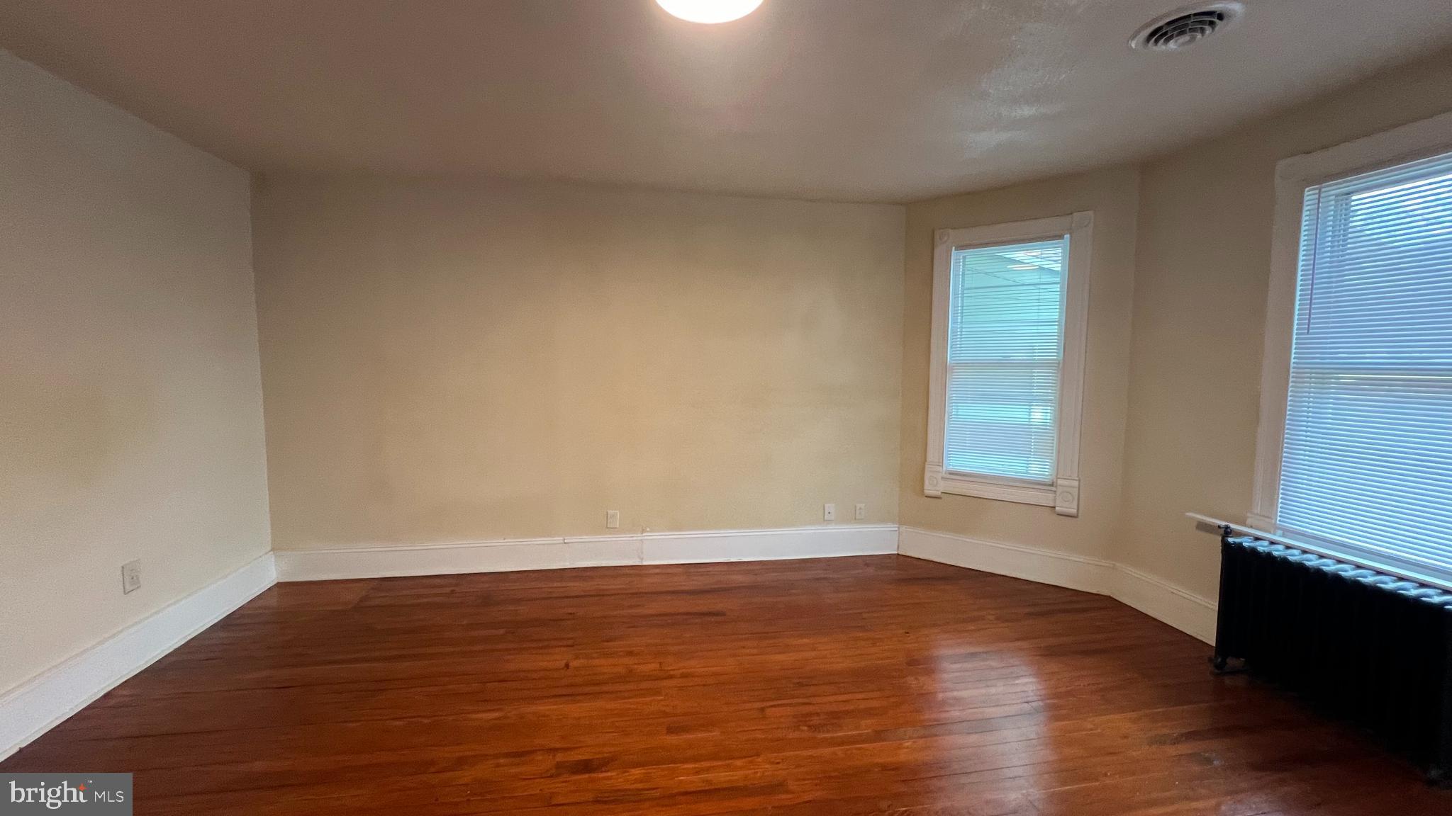 214 E ISABELLA STREET