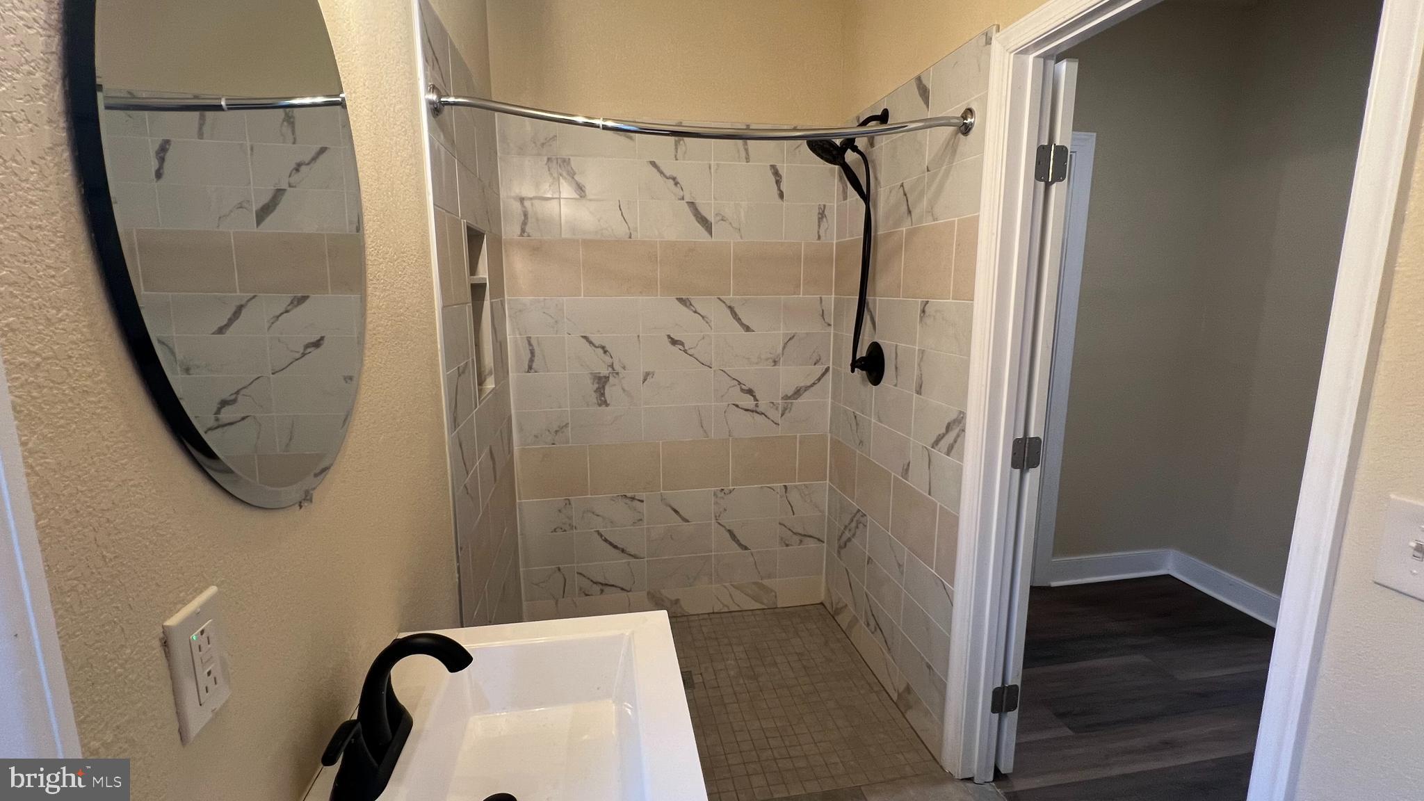 214 E ISABELLA STREET